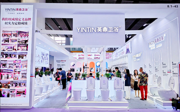 在广交会展位设计中，如何实现展台的多场景应用？